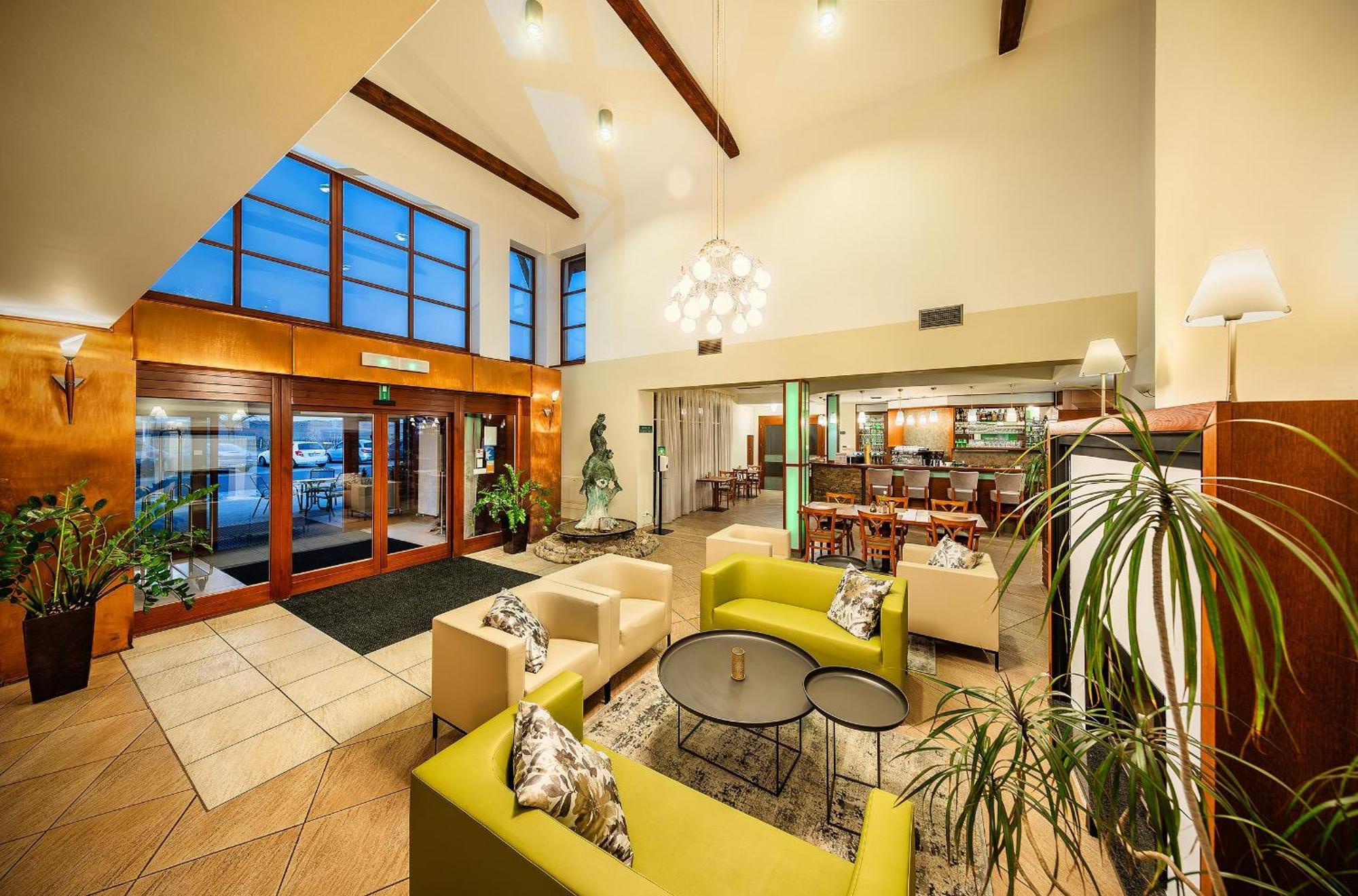 Wellness Hotel Happy Star Hnanice  Esterno foto