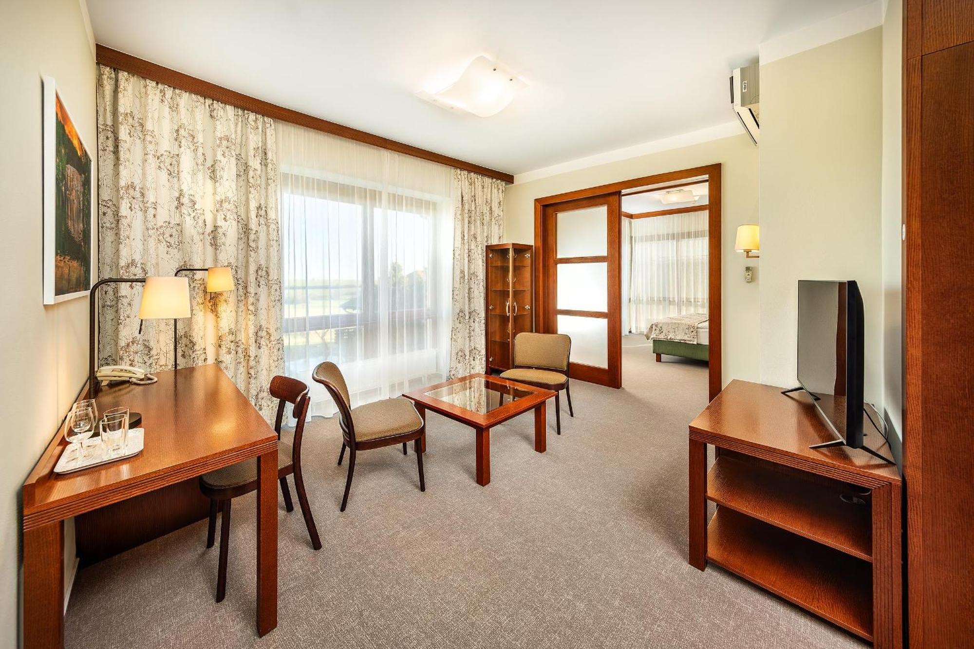 Wellness Hotel Happy Star Hnanice  Esterno foto