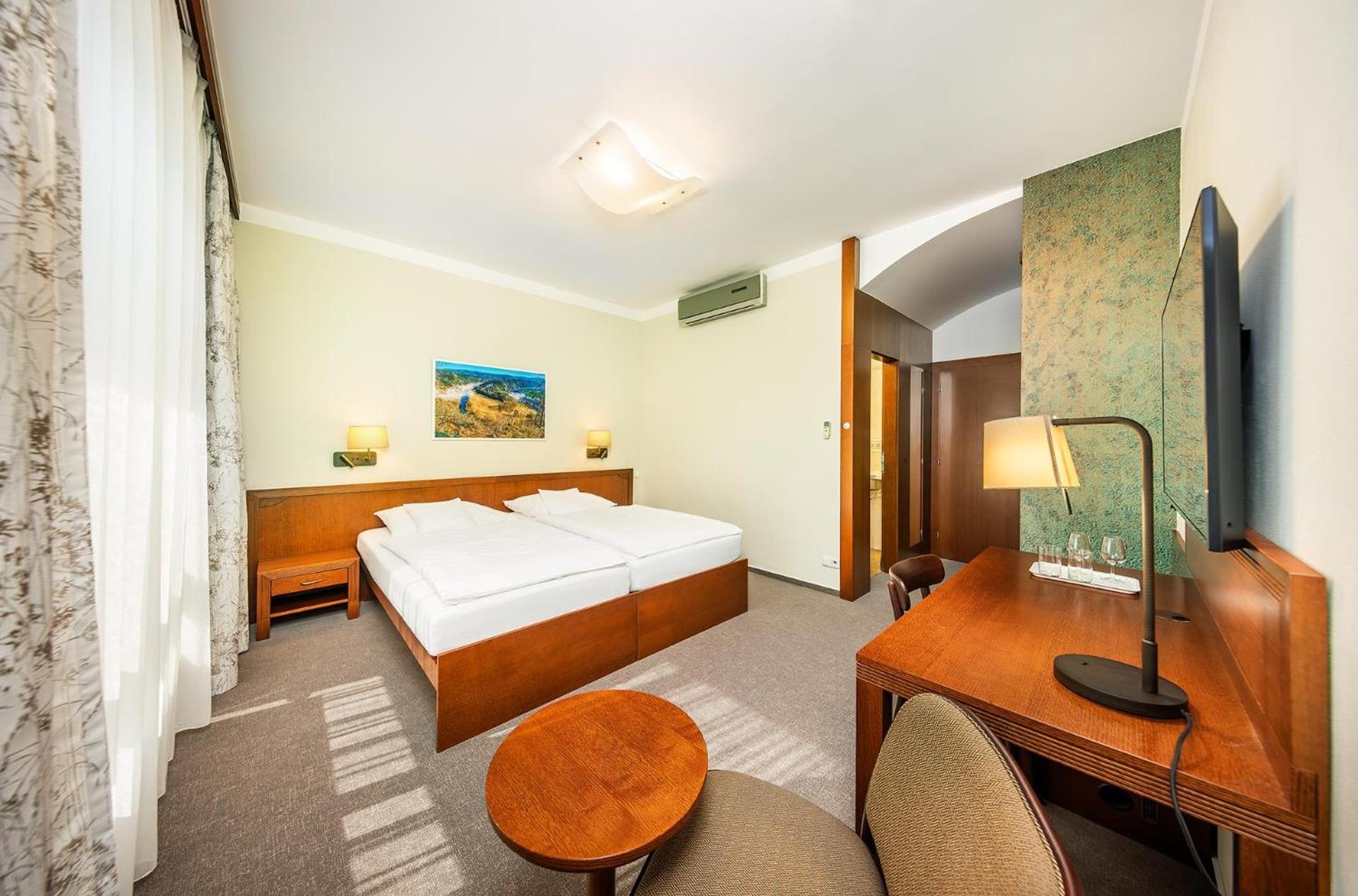 Wellness Hotel Happy Star Hnanice  Esterno foto