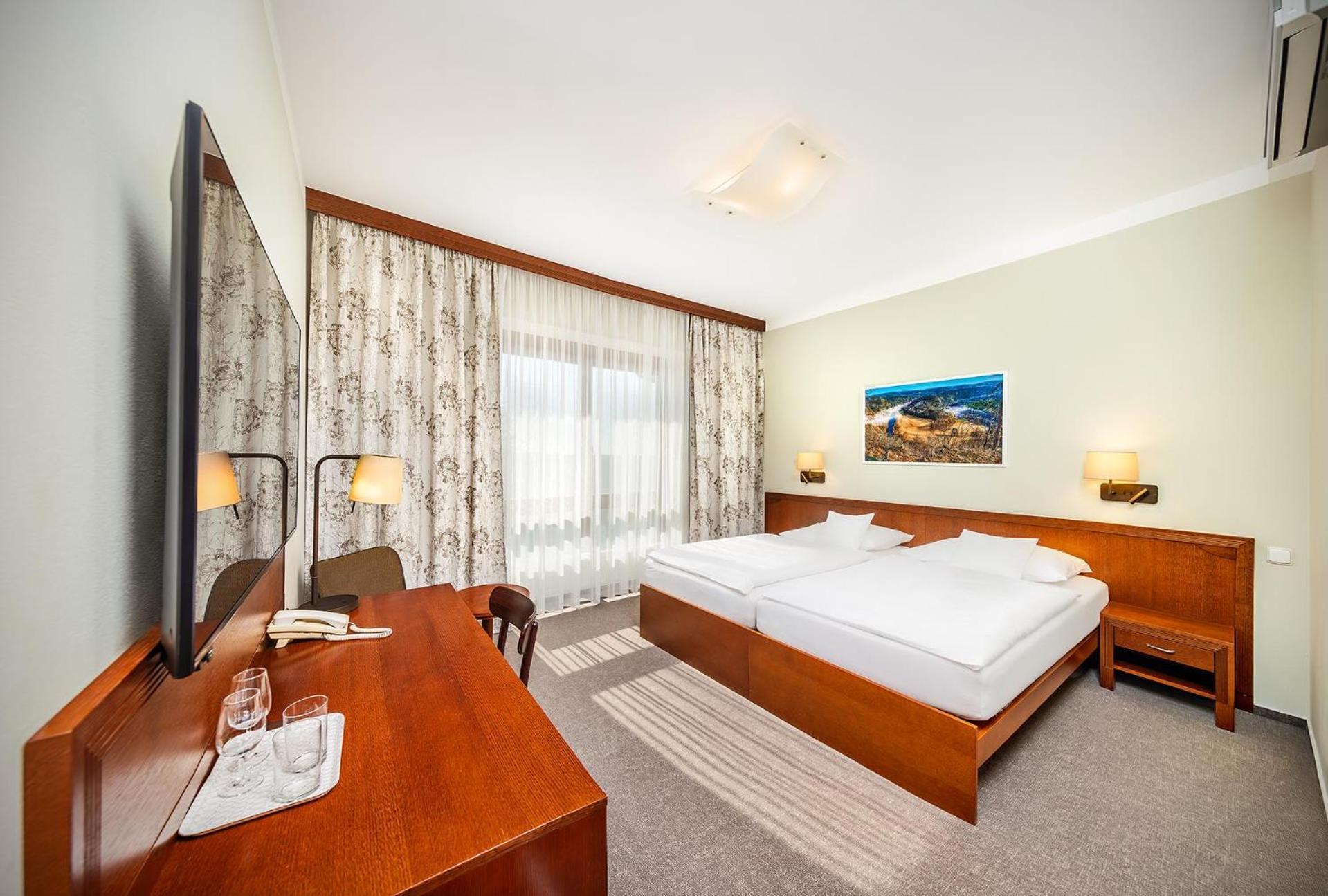 Wellness Hotel Happy Star Hnanice  Esterno foto