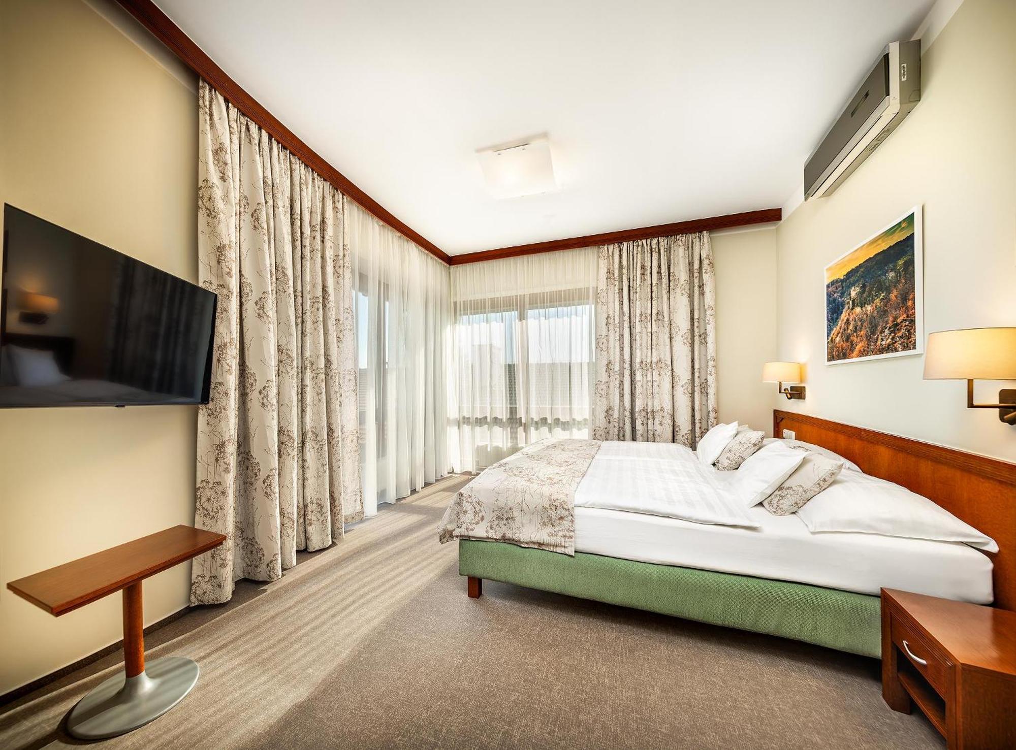 Wellness Hotel Happy Star Hnanice  Esterno foto